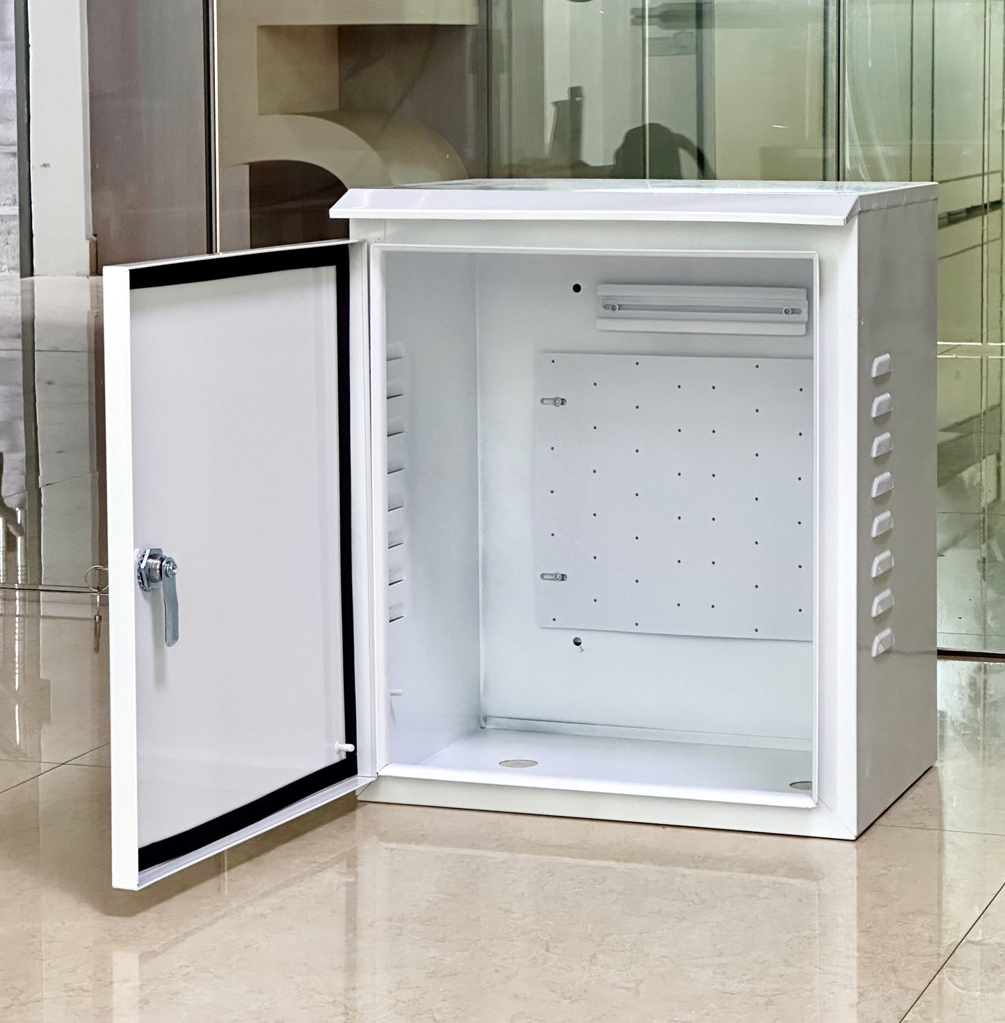 SP- 202B- METAL VERTICAL OUTDOOR WATERPROOF BOX
